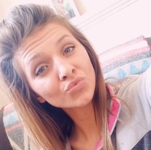 Meet your Posher, Chloe